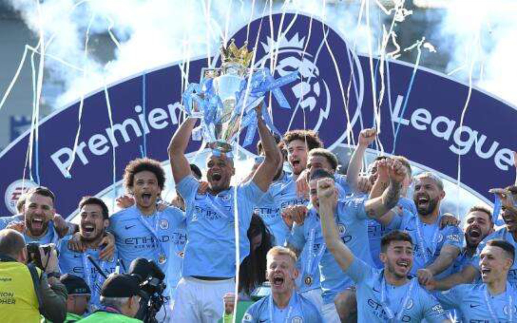 人注目的故 人注目的故