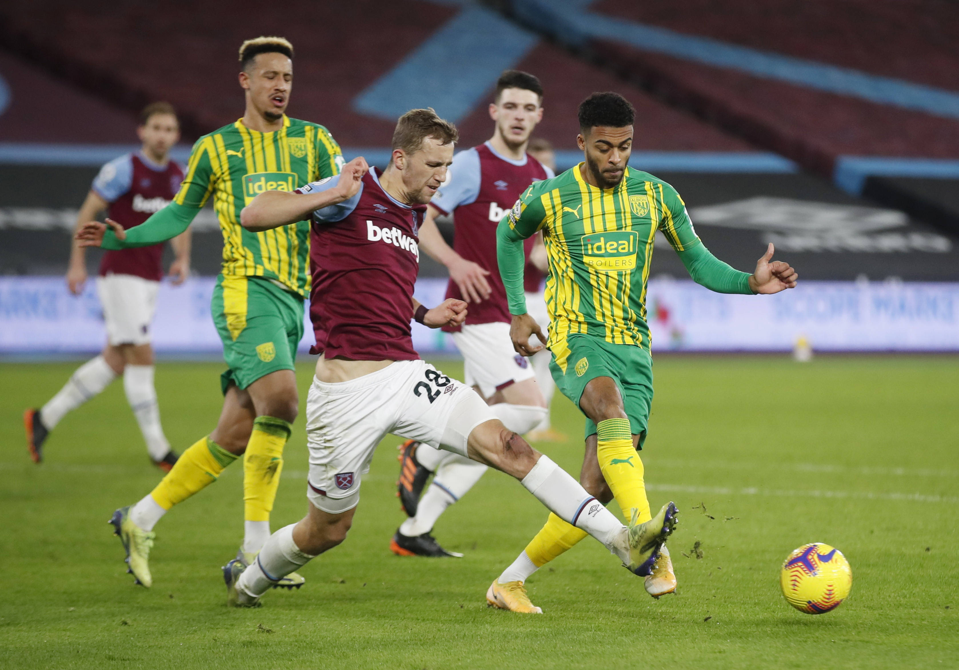 西班牙隊以 西班牙隊以